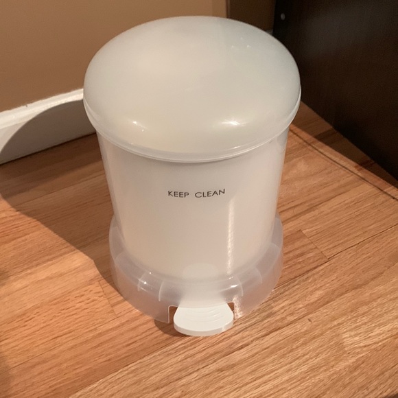 Garbage pale - Picture 1 of 4